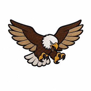 Könnte beinhalten: Ein gestickter Aufnäher, der einen Weißkopfseeadler im Flug mit weit ausgebreiteten Flügeln zeigt. Der Adler hat einen weißen Kopf, dunkelbraune Flügel mit beigefarbenen Federn, einen gelben Schnabel und gelbe Krallen mit schwarzen Spitzen.