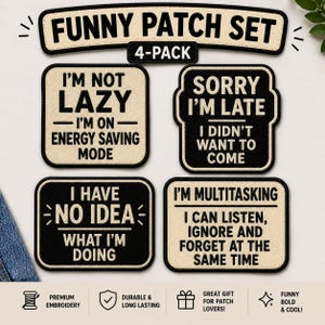 Puede incluir: Un conjunto de cuatro parches bordados rectangulares con texto en negro y crema. Los parches incluyen frases como I'm Not Lazy, Sorry I'm Late, I Have No Idea What I'm Doing e I'm Multitasking. Cada parche presenta un diseño de alto contraste.