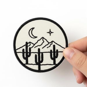 Ökennattskaktusmärke, minimalistiskt bergsmärke, boho jacktillbehör