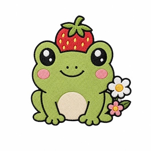 Può includere: Una toppa ricamata raffigurante una rana verde chiaro con una fragola rossa sulla testa. La rana ha grandi occhi neri, guance rosa e una pancia color crema. A destra, un fiore bianco con centro giallo e un piccolo fiore rosa.