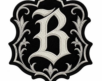 Toppa personalizzata con monogramma gotico e lettera ricamata.