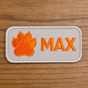 Op maat gemaakte geborduurde hondennaampatch, oranje poottag (opstrijkbaar)