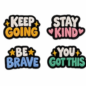 Könnte beinhalten: Ein Set aus vier bestickten Aufnähern mit schwarzem Rand. Die Aufnäher zeigen den Text KEEP GOING in Weiß und Gelb mit Sternen, STAY KIND in Weiß und Pink mit Herzen, BE BRAVE in Weiß und Blau mit Sternen und YOU GOT THIS in Weiß und Grün mit Sternen.