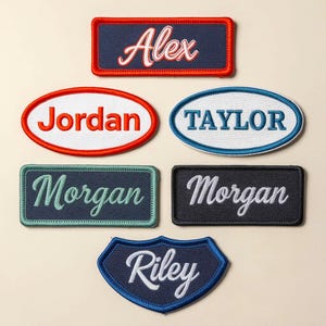 Peut inclure: Collection d'écusson brodés avec des noms variés. Les noms incluent "Alex", "Jordan", "Taylor", "Morgan" et "Riley". Les écussons présentent différentes formes, couleurs et polices, avec des bordures rouges, blanches et bleues.