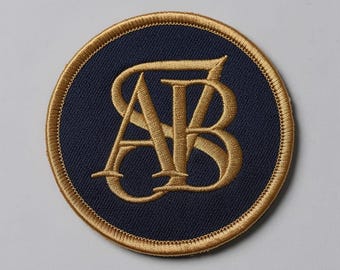 Toppa personalizzata con monogramma – Stemma ricamato blu navy per giacche (applicabile con ferro da stiro)