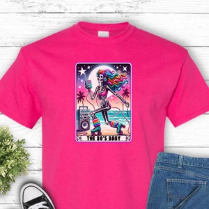 80年代ベビータロットカードスケルトンローラースケートTシャツ、Tシャツ、シャツ、ヴィンテージ80年代ローラースケートウォークマンギフト、グランジスケルトンTシャツ、80年代レトロ