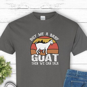 おもしろヤギTシャツ、赤ちゃんヤギTシャツを買ってね、動物好きへのギフト、農場生活シャツ、ヤギの飼い主向けアパレル、ヤギ好きへのギフト、ヤギのクリスマスギフト