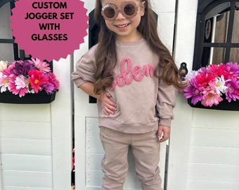 Jogger Set with Matching Name Sunglasses, Personalized Kids Jogger Set with Daisy Sunglasses with Name, Custom Outfit and Accesory Set