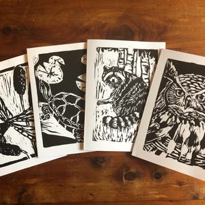 Lot de 4 cartes linogravure animal, tortue-racoon, hibou et libellule, impression au bloc, carte unique imprimée à la main Amoureux des animaux, pensant à vous