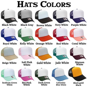 Puede incluir: Una colecci&oacute;n de gorras de camionero en varias combinaciones de colores, incluyendo negro y blanco, azul marino y blanco, y naranja y blanco. El texto "HATS COLORS" est&aacute; en la parte superior, con nombres de colores debajo.