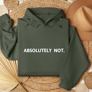 Op de afbeelding: Een donkergroen hoodie met de tekst "ABSOLUTELY NOT." in wit gedrukt op de voorkant.