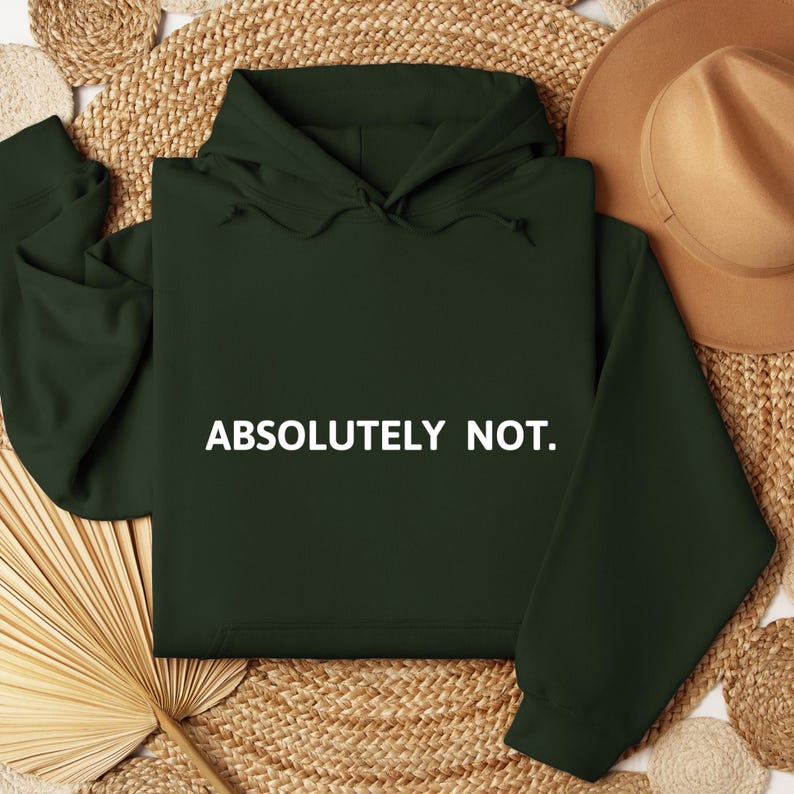 Op de afbeelding: Een donkergroene hoodie met de tekst "ABSOLUTELY NOT." in wit gedrukt op de voorkant.