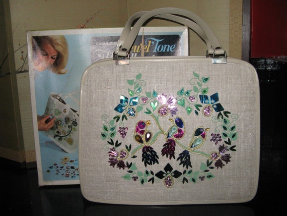 エニッド・コリンズ スタイルのジュエルトーン ソングバード ビーズ