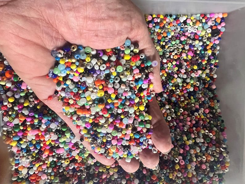 Seed Beads 6/0 4mm Glass Pony Beading DIY Craft Jewelry Making Assorted Mixed Colors, Large Bulk Set of Beads (Multi Colored 3/4 Pound) zdjęcie 1
