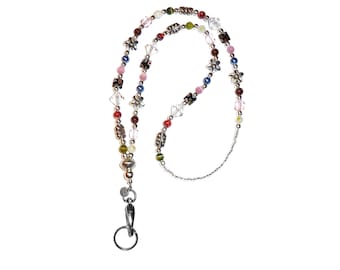 Puede incluir: Un cordón de cuentas con una variedad de abalorios coloridos de vidrio, cristal y metal en forma de flor. La tira incluye detalles en rosa, azul, rojo y verde, y termina con un cierre de mosquetón de metal plateado y una anilla circular.