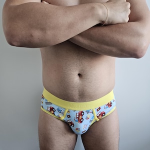 Majtki męskie ABDL Underwear | Uroczy wzór z kreskówek „Emergency!” | Styl dla dorosłych, niemowląt i małych dzieci | Żółty pas | Wygodne w regresji wieku