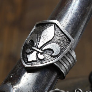 Fleur de Lis Shield Ring - Adjustable - Handcrafted by Doctor Gus - Unisex - Adjustable Men&#39;s Pewter Rings - Signet Ring Style