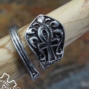 Bague Ankh - Ajustable - Style Wrap - Fabriquée à la main par le docteur Gus - Belle bague d&#39;inspiration antique - Bague égyptienne