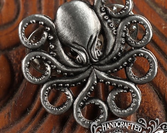 Pin de pulpo - Accesorios para hombre cefalópodos inspirados en Cthulhu por el Doctor Gus - Pin de solapa de pulpo - Pin de dispersión de pulpo
