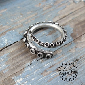 Tentakelring - handgemaakt in tin - Octopus tentakelring - inktvis tentakelring - verstelbaar - Steampunk koppotigen sieraden Doctor Gus