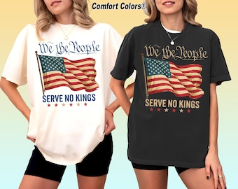 Camiseta "Nós, o povo, não servimos a nenhum rei, não há reis na América", camiseta anti-Trump com decote em V, camiseta "Coroa sem reis"