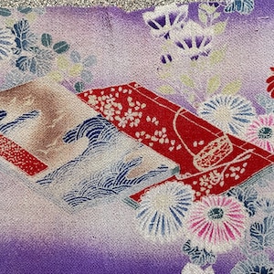 Tissu kimono ancien japonais, soie, EDO-CHIRIMEN, kiku (chrysanthème), fleur, livre, violet