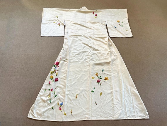 Vintage Japanese Silk Kimono | Hand-Painted Rose Floral Pattern | Cream Yellow | 1960s–1980s