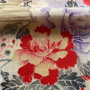 Tissu japonais pour kimono ancien, Soie, EDO-CHIRIMEN, Fleur, Botan (Moutan), Multicolore, années 1910-1920