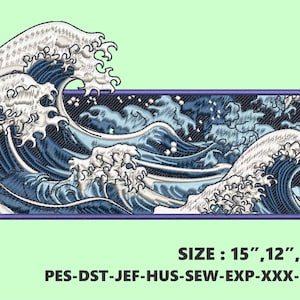 Könnte beinhalten: Gestickte Darstellung einer blauen und weißen Welle, die an die Große Welle vor Kanagawa erinnert. Das Design ist in drei Größen erhältlich: 15 Zoll, 12 Zoll und 10 Zoll. Die enthaltenen Dateiformate sind PES, DST, JEF, HUS, SEW, EXP, XXX und VP3.