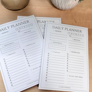 Daily Planner Notepad: Budgeting & Habit Tracker
