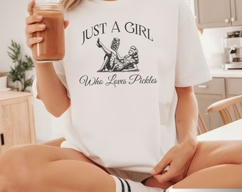 Camiseta "Solo una chica que ama los pepinillos" con colores cómodos, camiseta vintage pin-up de pepinillos, camiseta divertida de pepinillos, regalo divertido para amantes de los pepinillos