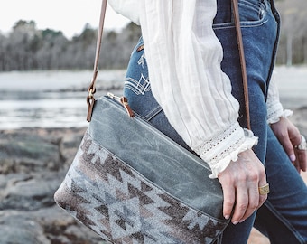 Bolso bandolera de lona encerada gris, bandolera pequeña de cuero, bolso de diario del suroeste, bolso de lona hecho a mano, bolso bohemio ligero