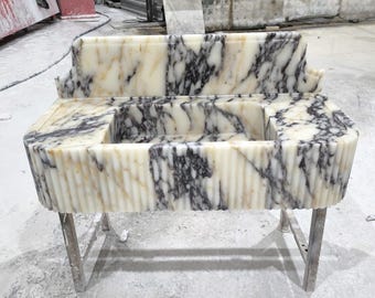 Lavandino in marmo Calacatta Viola: lati scanalati, lavabo da bagno a parete