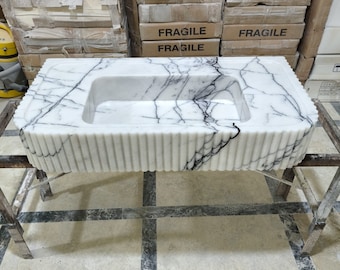 Carrara vit marmor räfflad handfat: Modernt badrum, toalett