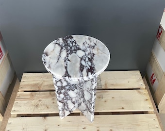 Massiver Marmor Beistelltisch: Feingeschliffen & Poliert (31 cm B x 58 cm H)