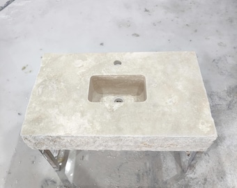 Lavandino in marmo travertino spaccato: lavabo rustico da parete per bagno