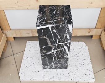 Pronto per la spedizione! Piedistallo in marmo nero di lusso, scultura moderna, espositore, zoccolo in marmo fatto a mano, tavolino in marmo, tavolino da caffè in marmo.