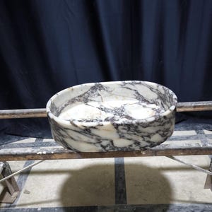 Handgefertigte Calacatta Marmor Waschbecken: Badezimmer Waschbecken