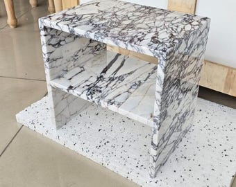 Tavolino laterale in marmo Calacatta Viola: pietra naturale levigata e lucidata