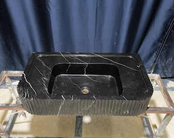 Lavandino in marmo Nero Marquina levigato: Lavandino da bagno a parete (26"x16"x10")