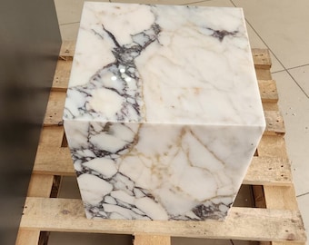 Calacatta Viola marmor sidobord: Handgjord sockel i natursten
