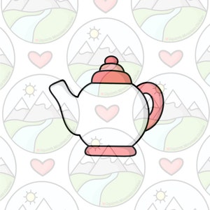 Puede incluir: Un cortador de galletas de tetera blanca con tapa y asa rosadas. El cortador de galletas está sobre un fondo blanco con un patrón repetitivo de montañas, corazones y soles.