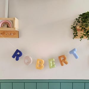 Guirlanda de nome de feltro, bandeirinhas de nome pastel, faixa de nome de feltro, bandeirinhas de quarto de bebê personalizadas, faixa de nome de bebê
