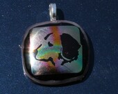 Sie lieben diese DICHROITISCHEN verschmolzen Glas Hund Anhänger--Artglass von YM