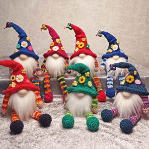 Adorables gnomes assis, gnomes à poser sur une étagère, gnomes XL, fleurs, abeilles, coccinelles, également avec des troncs de bouleau, accessoires de maison, faits main avec amour