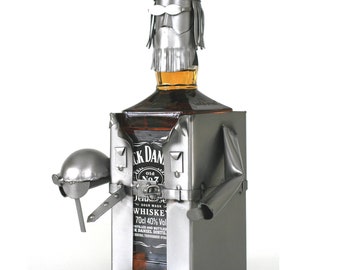 Scultura di dadi e bulloni Biker Square Bottle Holder - Ornamento in metallo fatto a mano, statuetta da collezione