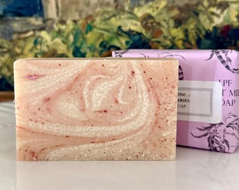 Peaches & Berries Goat Milk Soap • Fruity Handmade Soap • Natural Moisturizing Soap Bar • Sensitive Skin soap • Gift for Mom • Gift under 10