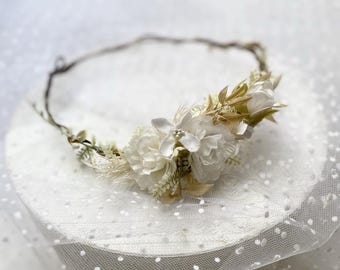 Flower wreath for romantic bride, bridal wreath in white, floral decoration, hair wreath, bridal flowers, wedding accessories, wedding flowers, headband