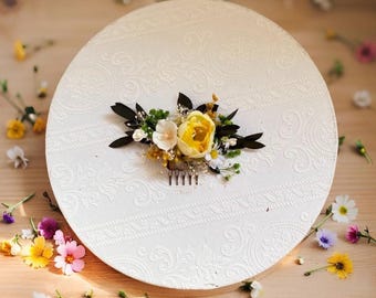 Summer Wedding Yellow Hair Comb Floral Bridal Accessories Boho Wedding Roses Comb Romantic Personalized Bridal Gift dried flower hair comb