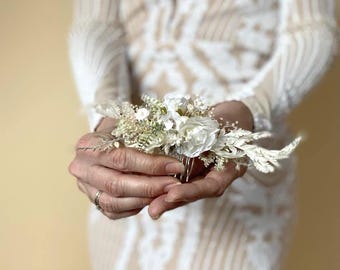 Elegant hair comb for fairytale brides,Preserved Flower Wedding Comb,Boho Bride Hair Comb,Flower Bridal Headpiece,Floral Hair Decoration